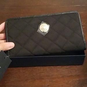Women's wallet zip around